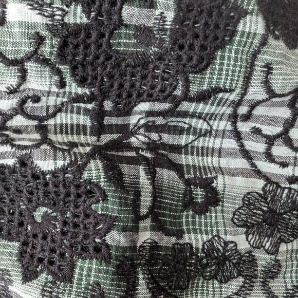 Max Studio Green plaid embroidered scoop-neck top size S - Picture 5 of 6